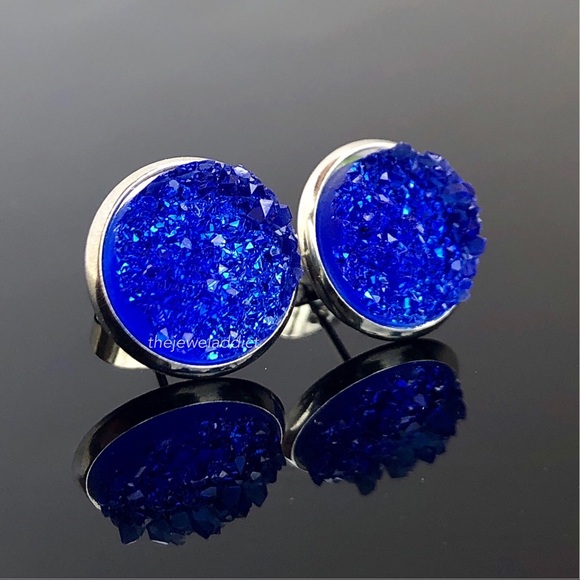 3/$15🎀classic blue geo crystal faux druzy studs - Picture 2 of 13